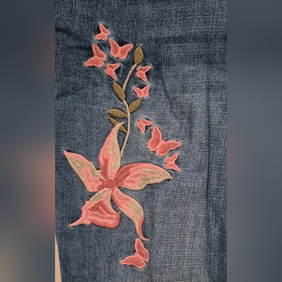 Westport Signature Fit Boyfriend Jeans — Floral Embroidered (Size 4) - Picture 3 of 6